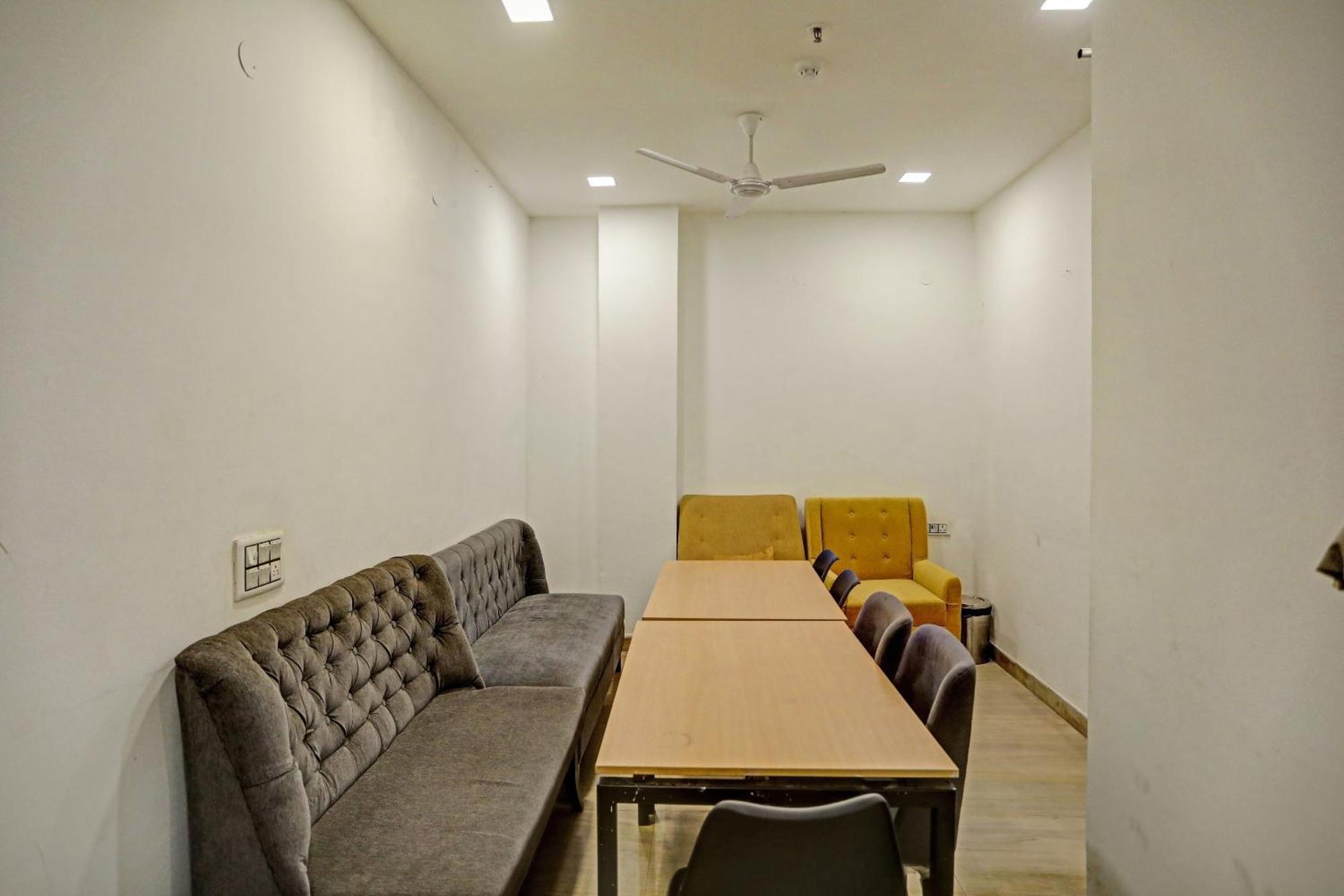 Super Townhouse Mannat Rohini 16 Hotel Delhi  Buitenkant foto